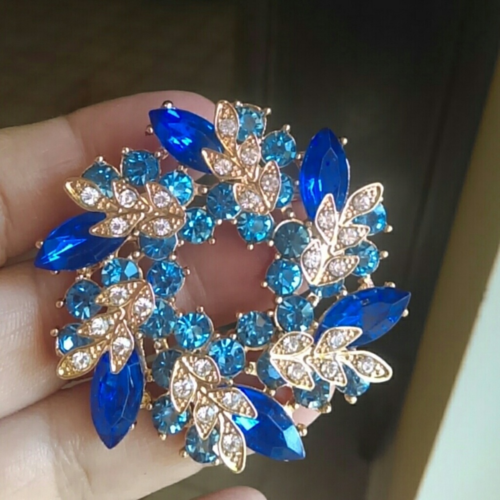 Blue Rhinestone & Acrylic Gems Wreath Brooch